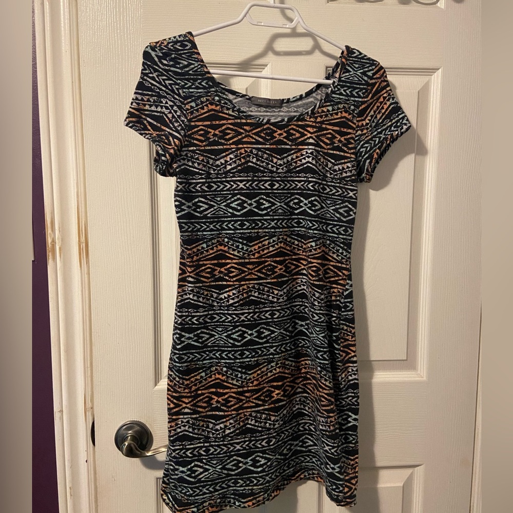 Suzy Shier Geo-print Short-Sleeve Dress